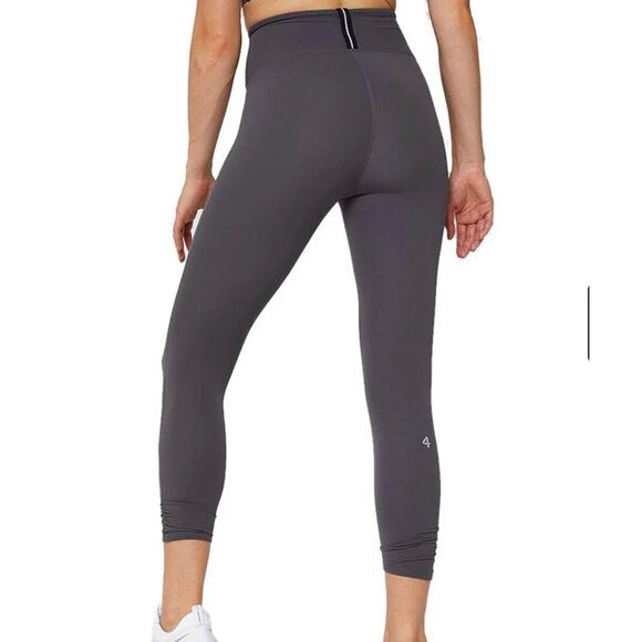 NWT*Complete Outfit* Women’s activewear 2 piece set Size Small - Picture 2 of 7